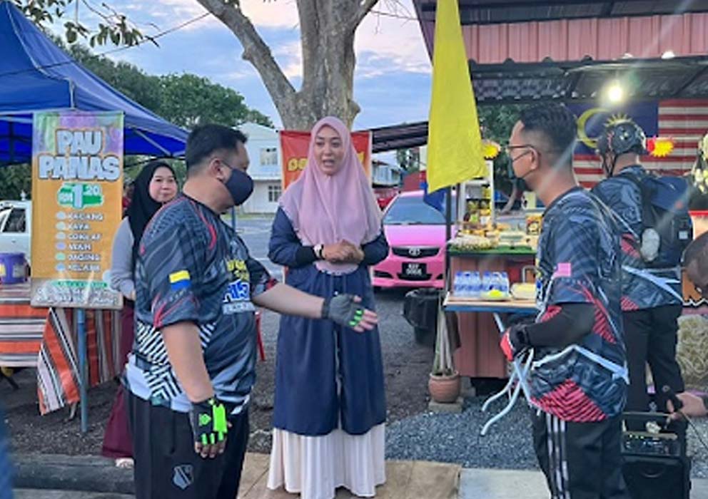 Raja Muda Perlis menyantuni usahawan bimbingan RISDA
